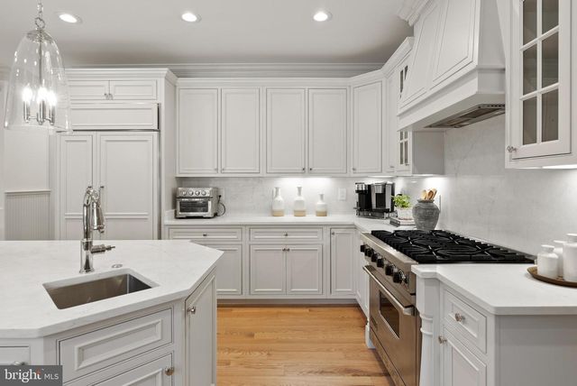 7009 LOCH LOMOND DR, Bethesda, MD 20817