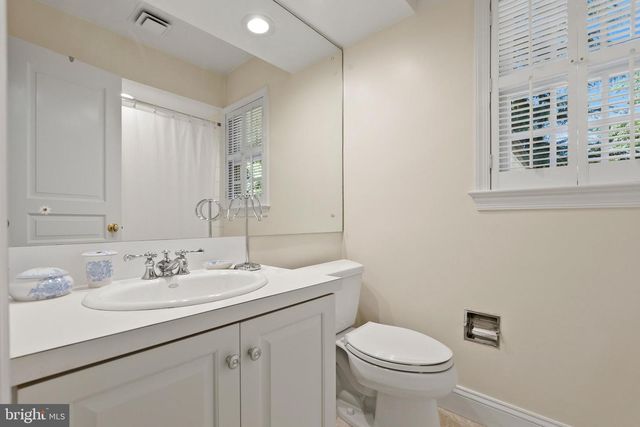7009 LOCH LOMOND DR, Bethesda, MD 20817