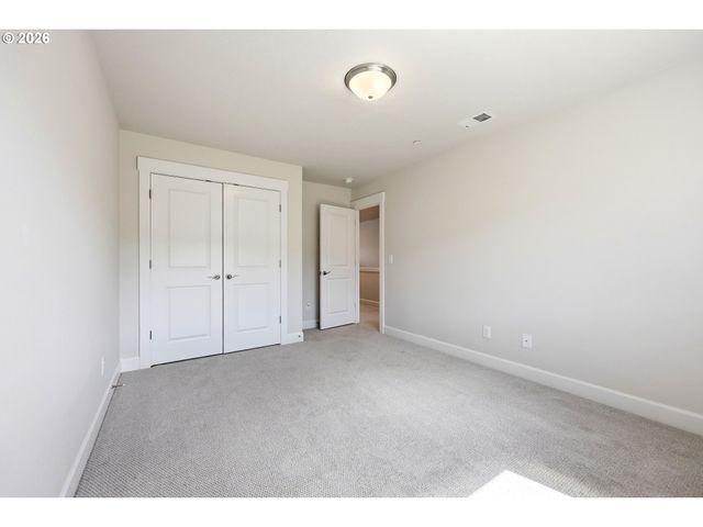 10583 Se LEOPARD Ln, Damascus, OR 97089