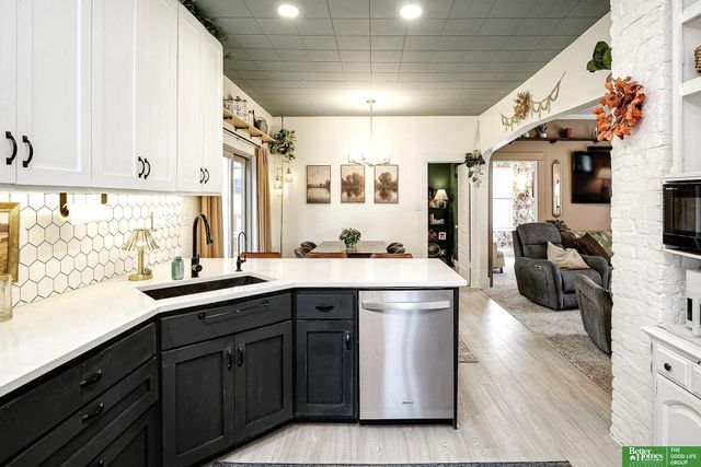 8264 Cedar Island Road, Bellevue, NE 68147
