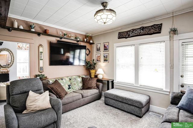 8264 Cedar Island Road, Bellevue, NE 68147