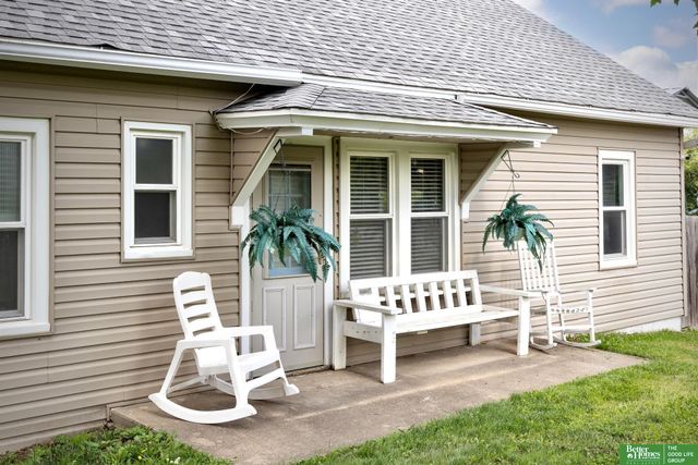 8264 Cedar Island Road, Bellevue, NE 68147