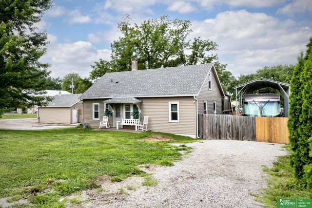 8264 Cedar Island Road, Bellevue, NE 68147