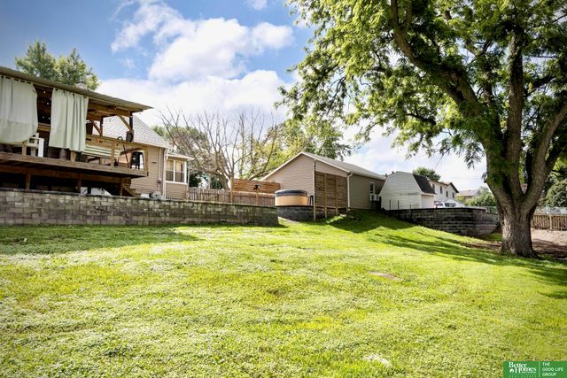 8264 Cedar Island Road, Bellevue, NE 68147