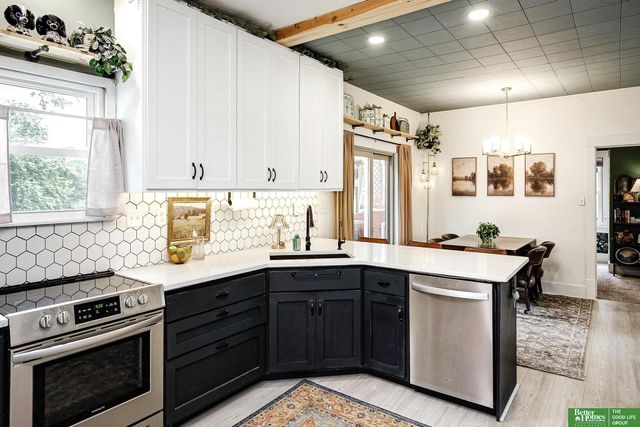 8264 Cedar Island Road, Bellevue, NE 68147
