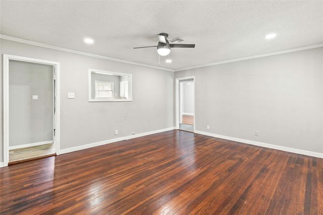 223 Jasmine Street, Lake Jackson, TX 77566