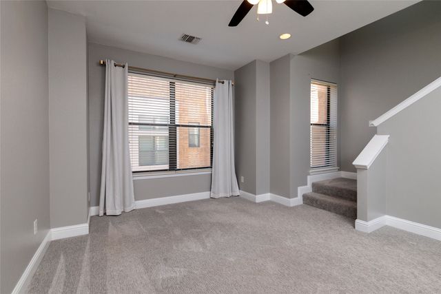 724 Skyline Bluff Court, Fort Worth, TX 76102