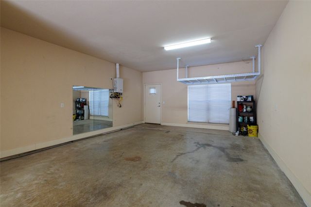 724 Skyline Bluff Court, Fort Worth, TX 76102