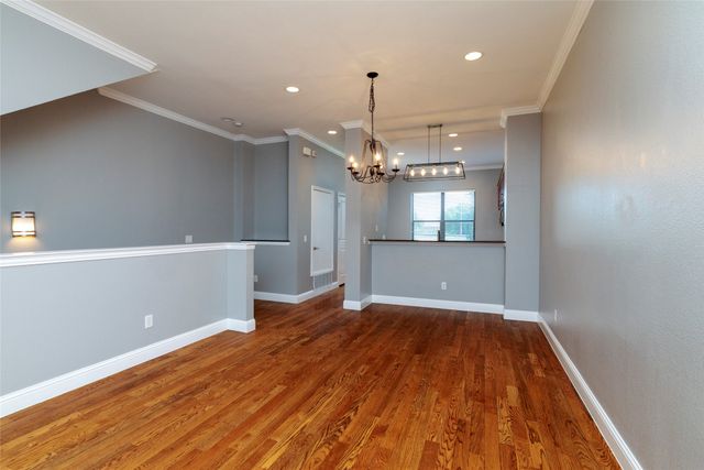 724 Skyline Bluff Court, Fort Worth, TX 76102