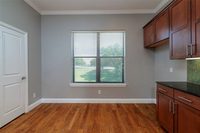 724 Skyline Bluff Court, Fort Worth, TX 76102