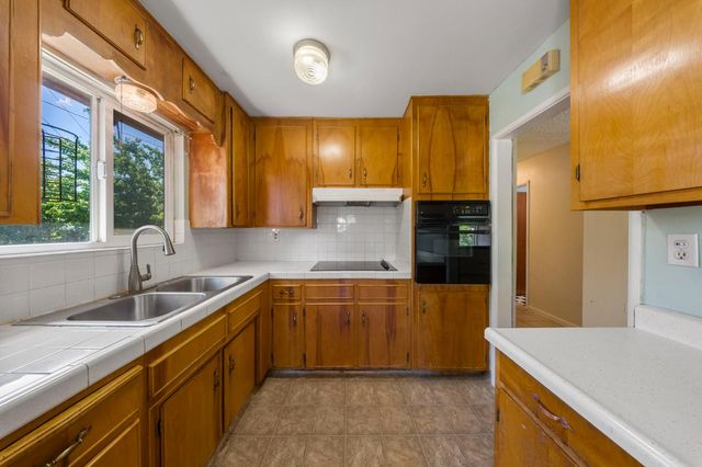 1600 Thorsen Ave, Modesto, CA 95355