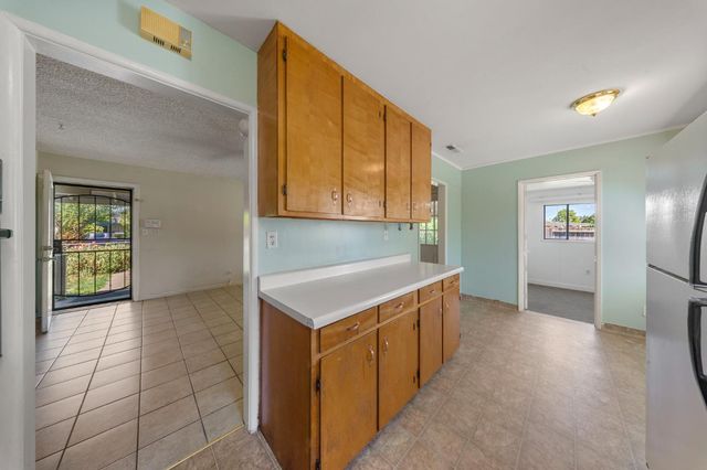 1600 Thorsen Ave, Modesto, CA 95355