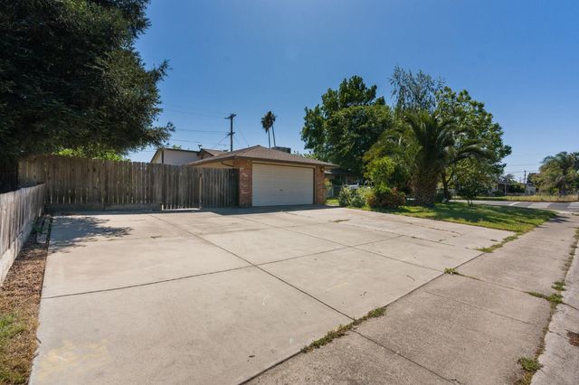 1600 Thorsen Ave, Modesto, CA 95355