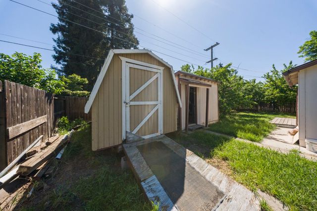 1600 Thorsen Ave, Modesto, CA 95355