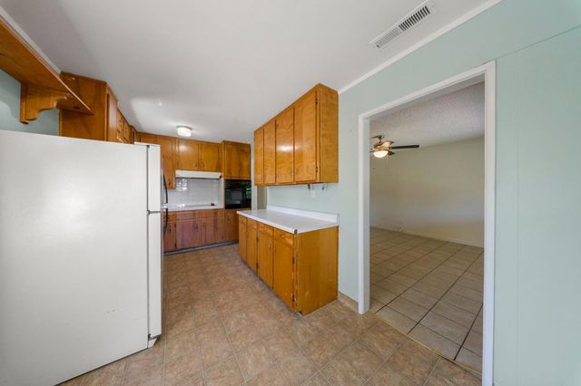 1600 Thorsen Ave, Modesto, CA 95355