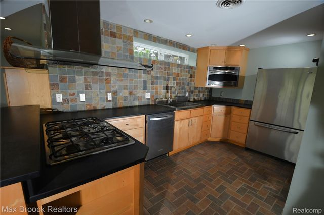 58282 SAVAGE Road, Newberg Township, MI 49095