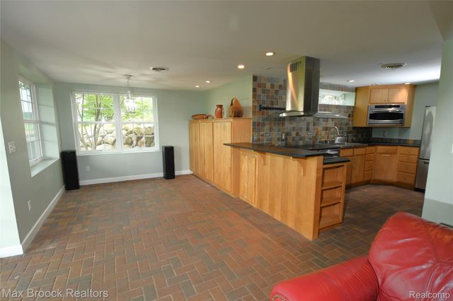 58282 SAVAGE Road, Newberg Township, MI 49095