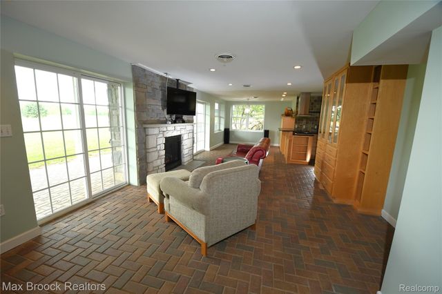 58282 SAVAGE Road, Newberg Township, MI 49095