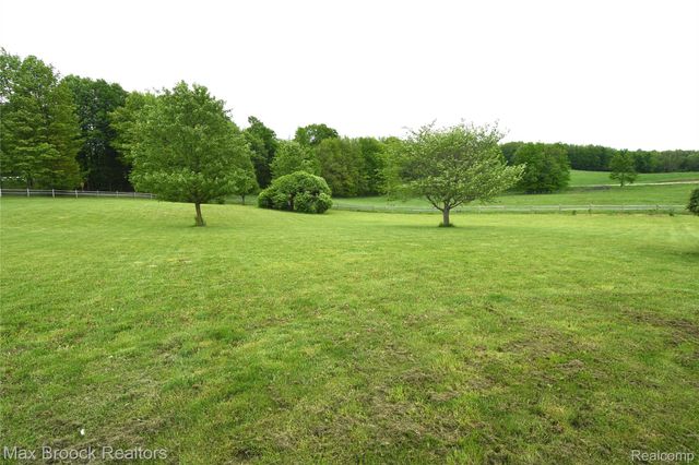 58282 SAVAGE Road, Newberg Township, MI 49095