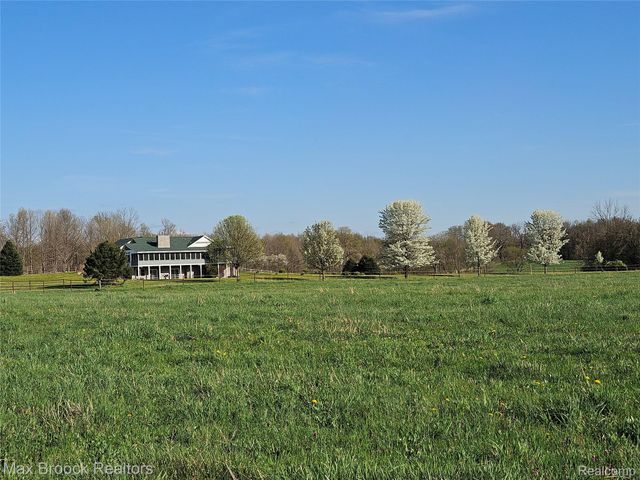 58282 SAVAGE Road, Newberg Township, MI 49095