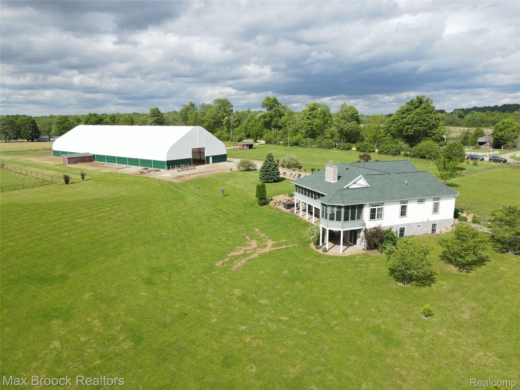 58282 SAVAGE Road, Newberg Township, MI 49095