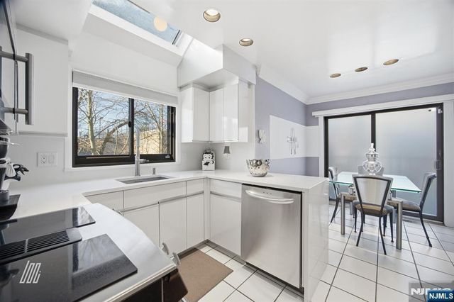 1511 John Street, Fort Lee, NJ 07024