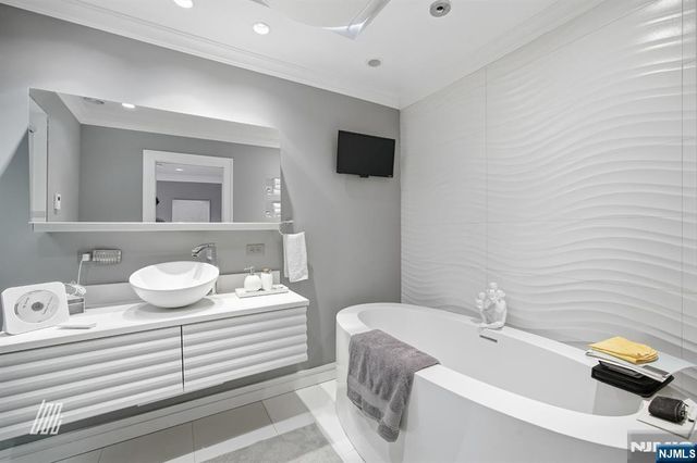 1511 John Street, Fort Lee, NJ 07024