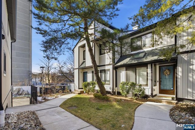 1511 John Street, Fort Lee, NJ 07024