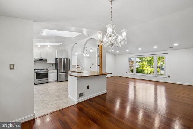 4 POND CIR, Fredericksburg, VA 22407