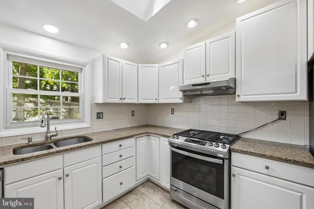 4 POND CIR, Fredericksburg, VA 22407