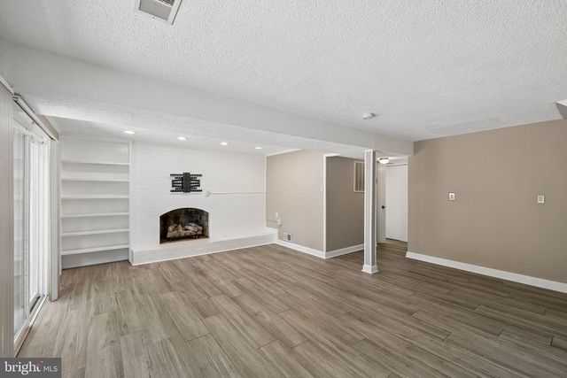 4 POND CIR, Fredericksburg, VA 22407