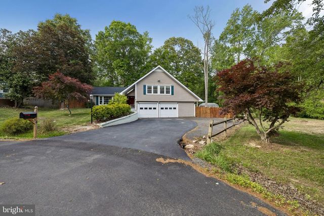 4 POND CIR, Fredericksburg, VA 22407