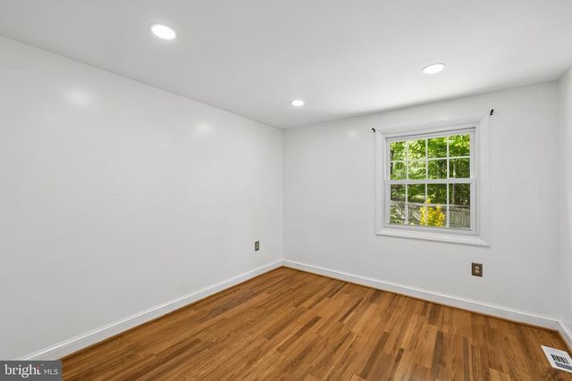 4 POND CIR, Fredericksburg, VA 22407