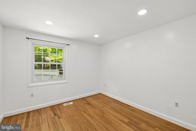 4 POND CIR, Fredericksburg, VA 22407