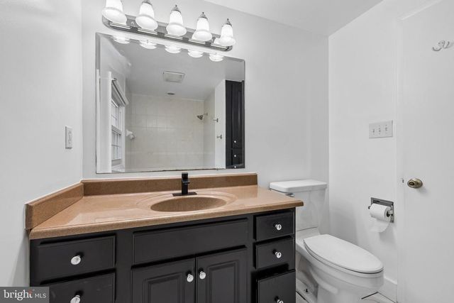 4 POND CIR, Fredericksburg, VA 22407