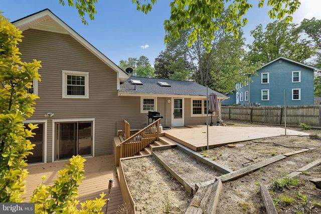 4 POND CIR, Fredericksburg, VA 22407