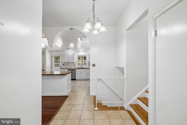 4 POND CIR, Fredericksburg, VA 22407