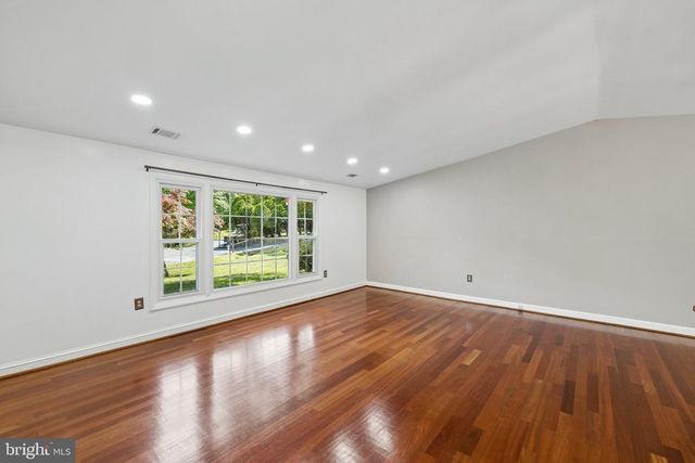 4 POND CIR, Fredericksburg, VA 22407