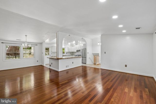 4 POND CIR, Fredericksburg, VA 22407