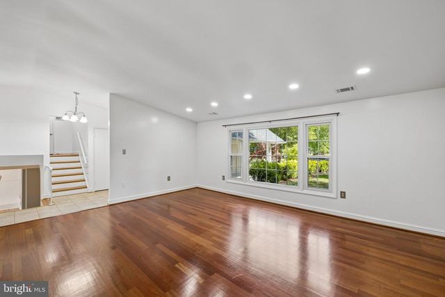 4 POND CIR, Fredericksburg, VA 22407