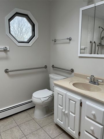 43 Floyd Place, East Norwich, NY 11732