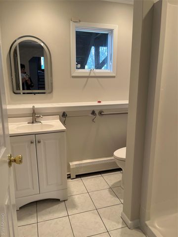 43 Floyd Place, East Norwich, NY 11732