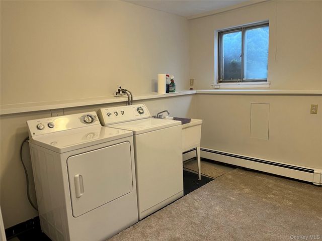 43 Floyd Place, East Norwich, NY 11732