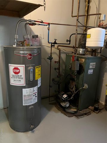 43 Floyd Place, East Norwich, NY 11732