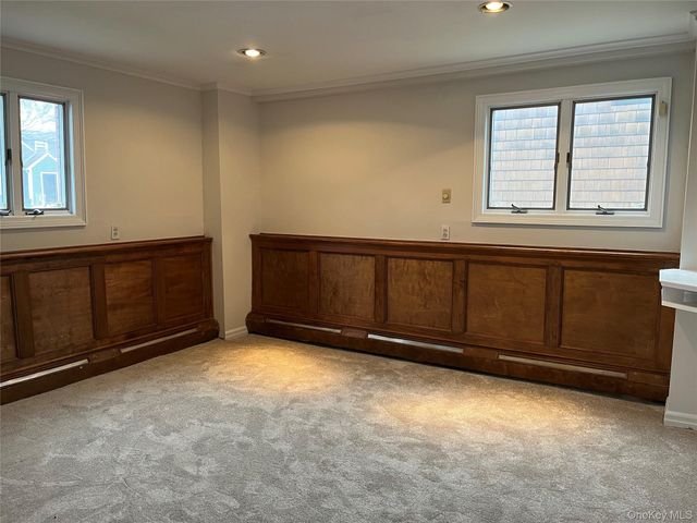 43 Floyd Place, East Norwich, NY 11732