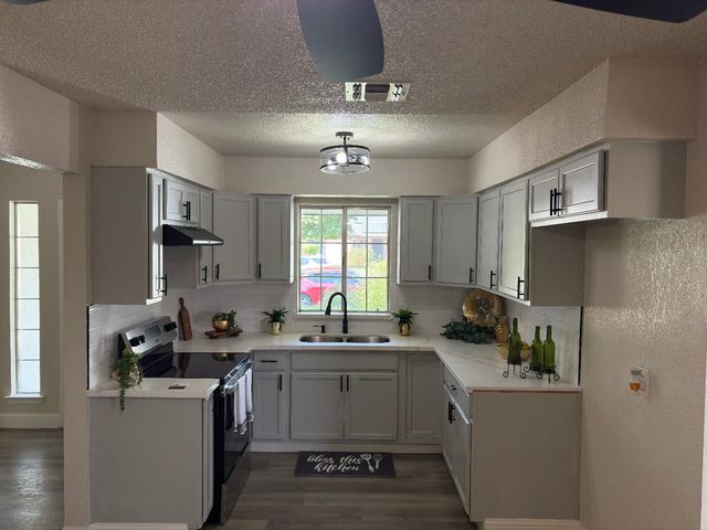 2071 Cromwell, Fresno, CA 93720