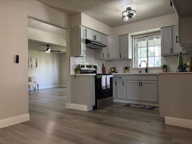 2071 Cromwell, Fresno, CA 93720