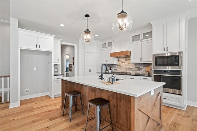 25104 W 141st Terrace, Olathe, KS 66061