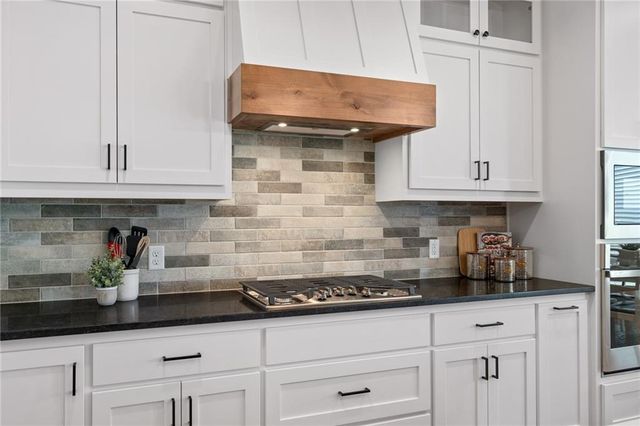 25104 W 141st Terrace, Olathe, KS 66061