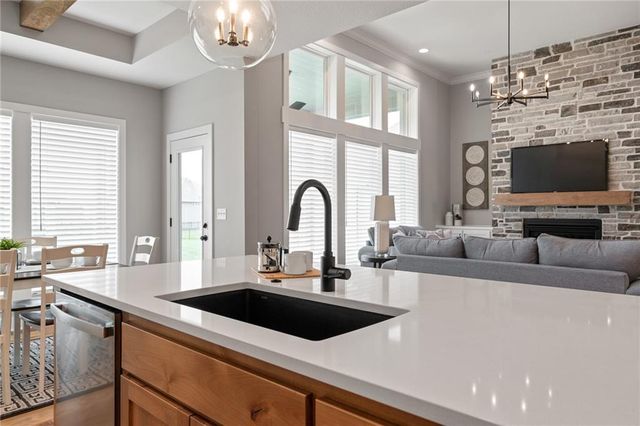 25104 W 141st Terrace, Olathe, KS 66061